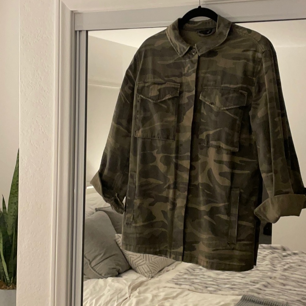 Unisex Camo Jacket Size 6 / M